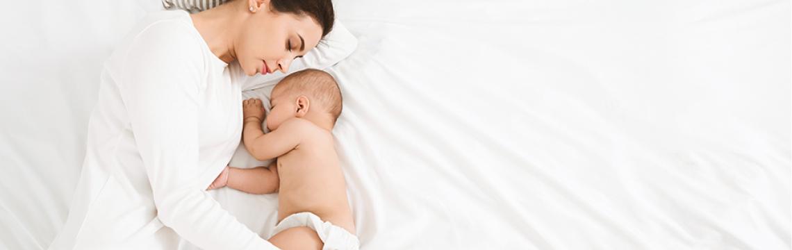 femme et son enfant maternité