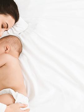 femme et son enfant maternité