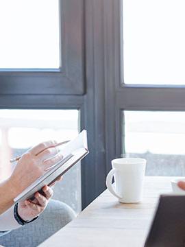 senior de plus de 55 ans